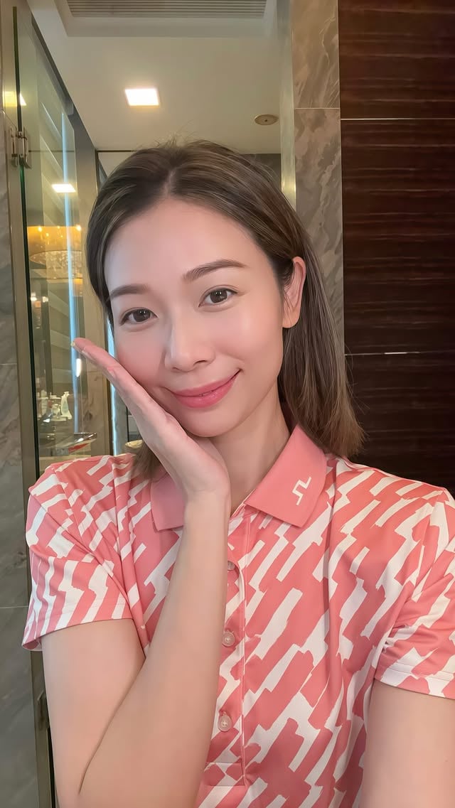 最近發現， 運動有時候不只是流汗、消耗卡路里， 更是一個讓自己暫時遠離喧囂、 把注意力放回自己身上的小儀式。就像人生一樣， 只有什麼都不去做的人才不會犯錯。 我們都是在錯誤裡跌跌撞撞， 慢慢長成自己喜歡的樣子。化個淡妝， 去打球吧。 by @vvyeo