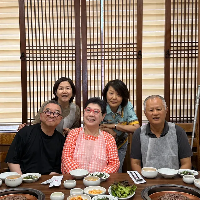 우리 오랜만이지?웃고 수다 떨고냉면에 불고기,커피에 치즈케익까지몽땅 유라가 쐈다.김혜영인 by @heeun.yang13