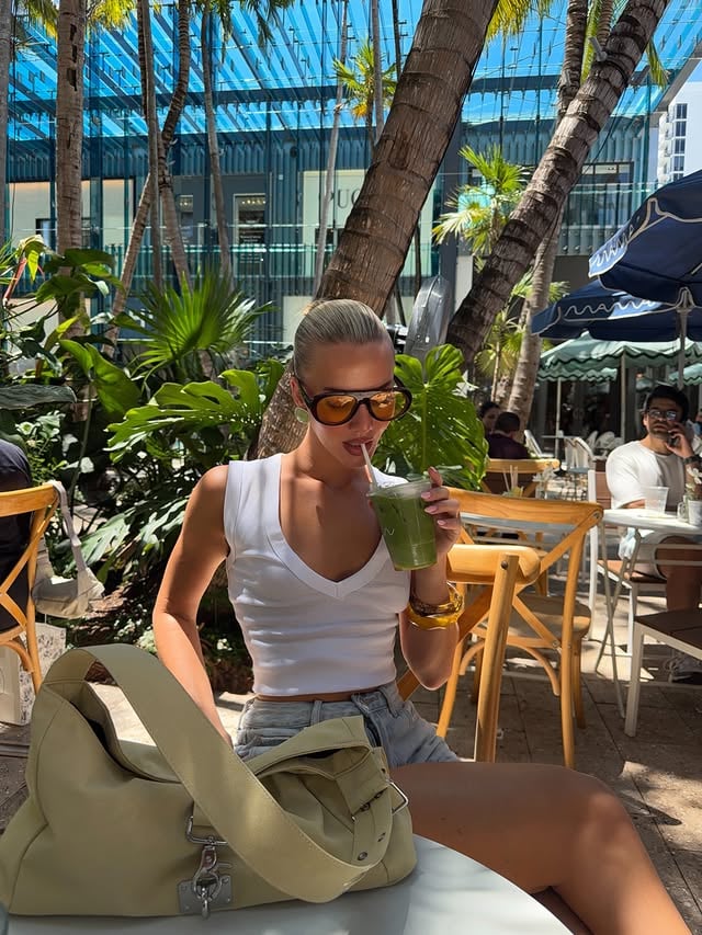 miami eat ur heart outttt 🫀🌴🍒💘💛 by @gracexrosa