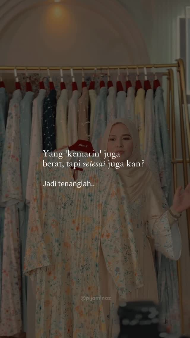 Biarpun seluruh dunia menjauh daripadamu,Allah tetap dekat menemanimu.Bersabarlah seketika,kerana setiap luka ada waktunya sembuh,setiap air mata ada waktunya diganti bahagia.Kerana roda kehidupan sentiasa berputar.” ✨#pijaminaz #quotes by @pijaminaz