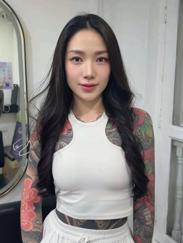A true one-stop reset from head to toe. ❤️‍🔥📍💇🏻‍♀️ I cleared excess dampness, treated my scalp, and left feeling fresh, light, and renewed. If you’ve been needing a full-body refresh, @hairgiciansstudio makes every visit WORTH the while 🫶🏻✨🌟 by @janejaneey