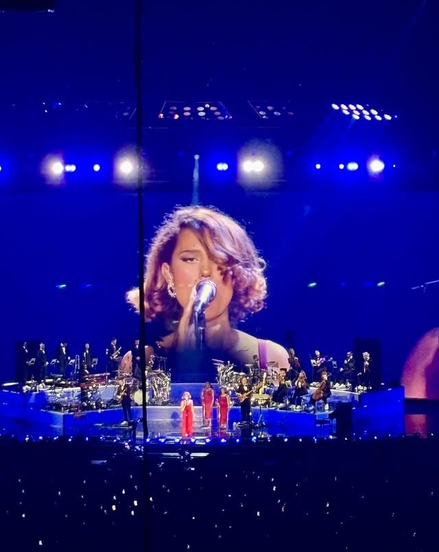 @raye was totally mesmerising last night @theo2london I am such a fangirl, It was so special!A huge thank you for hosting us, to @robbowxm @vault33wrexham @boutique33_wrexham @emsayle333 @killingkittens_ (Before anyone asks, I’m not a kitten, but all power to those who are)! ♥️♥️♥️♥️ by @jofroggatt