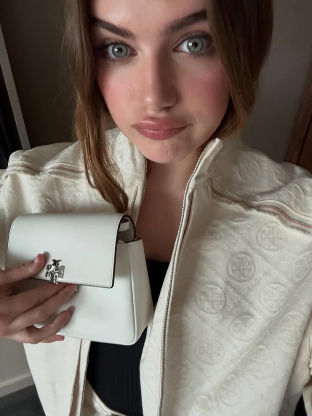 BACK to NY and I want to apologize for my nails xx style @aimeecroysdill hair @jacobrozenberg makeup @shaynagold by @ellabright__