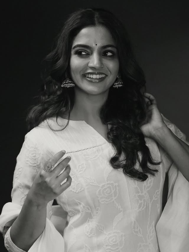 🌸 Photography @jaisonmadany Styling @styledbysmiji Makeup @femy_antony__Saree @alka.hari Studio @tinyturtle.mediaArt @aparna_artbyas_smile by @alka.hari