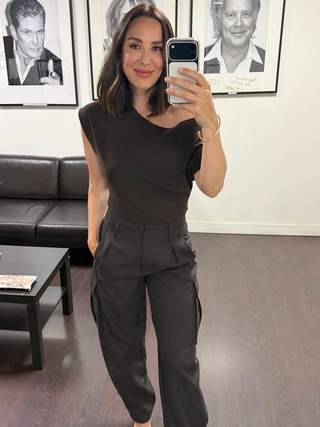 Mirror selfies @elhormiguero by @tamara_falco