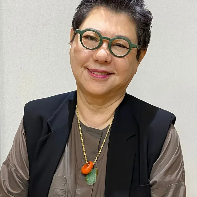 날 흐리고비 조금씩 오락가락.역시 막내작가가한 까뜨 찍어줌.머리스타일이카리스마 있어 뵌다며...#MBC여성시대 #양희은 by @heeun.yang13