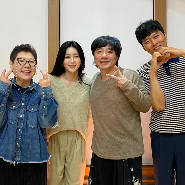 지난 목요일남성시대였지요?배기성씨 부부가부부의날을 기념해출연하셨어요.아내 이은비씨매력이 철철흘러 넘쳤어요.#MBC여성시대 #배기성 #이은비 by @heeun.yang13
