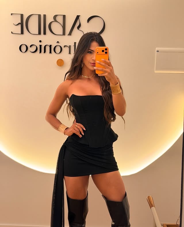 ✨🖤📸 dia de @cabideletronico_ por aqui …bota @arezzoalagoinhas_ by @adrielefrias