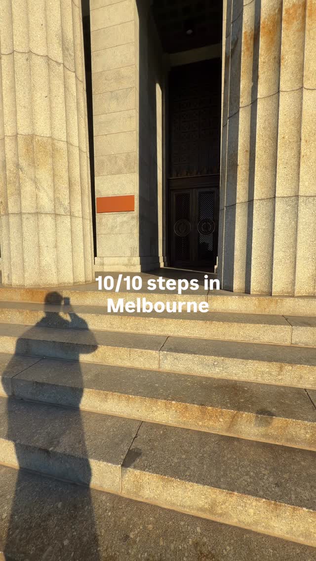 Best viewing spot in Melbourne 🌆✨📍 The Shrine of Remembrance by @rayofmelbourne