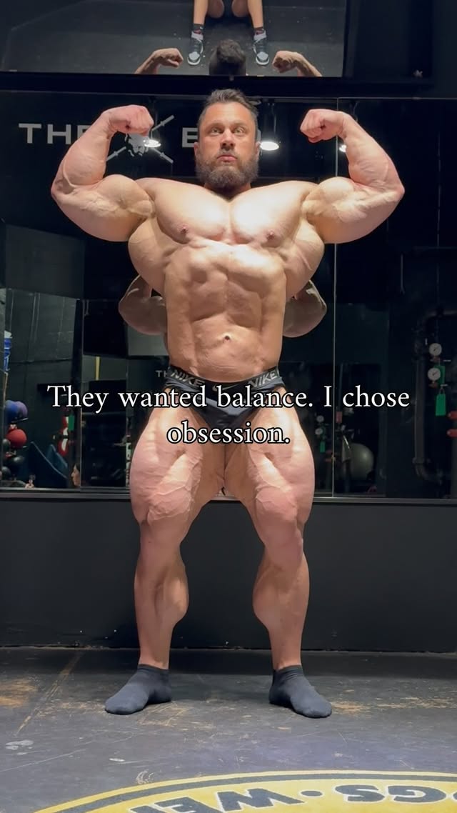 The physique goal was always to ruin someone’s Publix trip -DM me for all coaching inquiresClick my link in bio for all sources & protocols -#freakfactory #freakfactorycoaching #gains #grow #pump by @elliottdermond