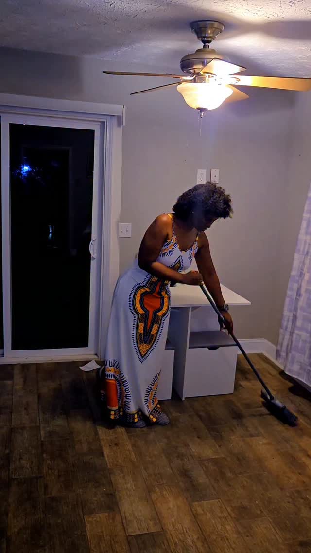 When your bestie doesn't answer her phone 😂😂😂😂#queenofcurves❤ #viralpost✔️✅✔️ #funnyreels✔️ by @kelly_black_cherry
