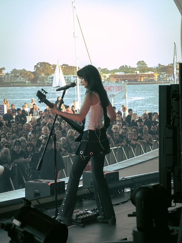 Three shows with very beautiful views! We love playing here, California🤘🏻 @visitcaliforniamx 📍 San Diego, Los Angeles and @bottlerocknapa 📸 @luisfnakasima 🎨 @david.vit0 #thewarning #visitcalifornia