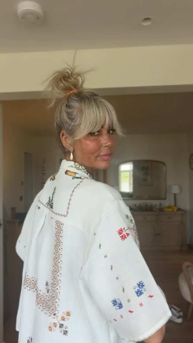 BEFORE THE ☀️ Filmed last week when it wasn’t sunny but love the look so here it is .. We are out to dinner with friends tonight so I might get dressed and put something pretty on and even some makeup .. Will share tomo xxAd/Pr *Lingerie @lovestoriesintimates Jeans @cosstores Shirt @worntothreads @store_somer *Bag @lostpropertyldn *Trainers @alohas Cardigan @americanvintage_officiel Filmed @finest_stays * by @astridiwantyouinmylife