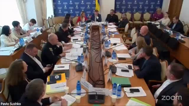 ❗️ДЕПУТАТИ ХОЧУТЬ ПОВЕРНУТИ ДІТЕЙ В ІНТЕРНАТИ❗️Ніхто з депутатів на відео ніколи в житті не піднімав питання гідної оплати праці для батьків вихователів.Не запропонував закріпити за сім’єю асистента, корекційного педагога чи надати батькам право на відпустку чи вихідний.Нічим не допоміг тим, завдяки кому діти повертаються віру в цей світ.Прийомні сім’ї в Україні - це служіння.Тяжке, посильне одиницям.Але батьки не здаються, бо рятують дітей з пекла. Ніхто з цих людей ніколи не робив щось для прийомних сімей. Не закривав зроби на базові потреби, не оплачував лікування чи реабілітацію дітей. Не купував авто чи будинок.Батьки все самі.З людьми. З монобанками і молитвами.Але що роблять люди з цього відео?Відстоюють інтернати. Дуже потужно, агресивно. Вони вимагають позбавити дітей права зростати в сімейному оточенні, а не в інтернаті!Вони знецінюють роботу мами, яка без підтримки держави ставить на ноги і дає турботу 10-20-30 дітям, яких зрадило життя.Тата, який вкладає дітей спати і йде таксувати, аби хоч якось заробити на лікування і розвиток дітей, які завдяки інтернатам не вміють читати, писати.Вони фактично вимагають зламати все те, чого ми досягали роками!Продовження в коментарі 👇🏻 by @_inna_mi_