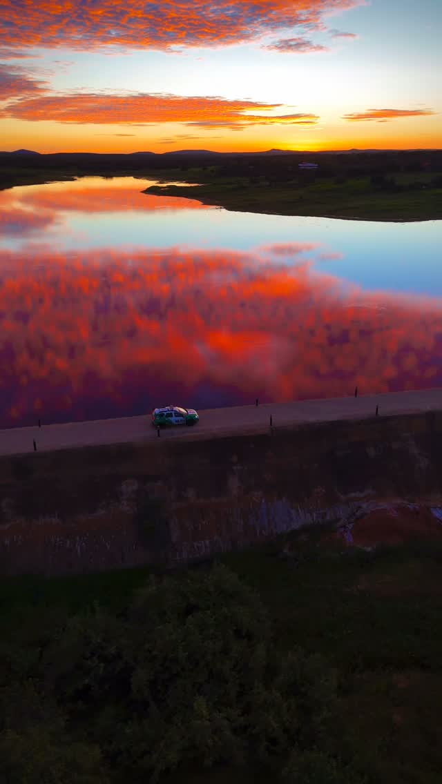 Enquanto o sol se despede no horizonte do sertão cearense, a segurança segue seu caminho… 🌅🚔📹 Sgt PM Custode by @policiamilitardoceara