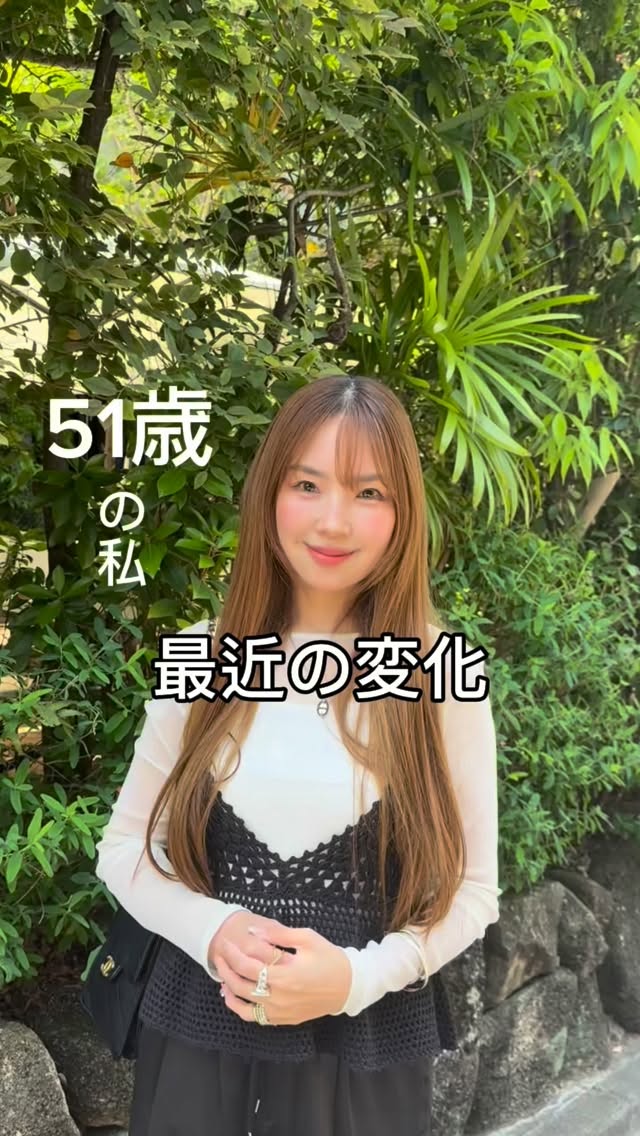 51歳の私、好みの変化最近はスニーカーにちょい甘めコーデ🤍昔より、楽かどうかは服選びの大事な基準になった気がします✨でも、楽なだけじゃ少し物足りないだからスニーカーでも、どこかに少しだけ可愛さを入れたくなる🥹最近はそんなバランスが好きです🤍⁡⁡シアートップス @unitedarrowsbeauty_official ビスチェ・パンツ @spickandspan_jp スニーカー @newbalancegolf_japan 90/60 by @__rui._____