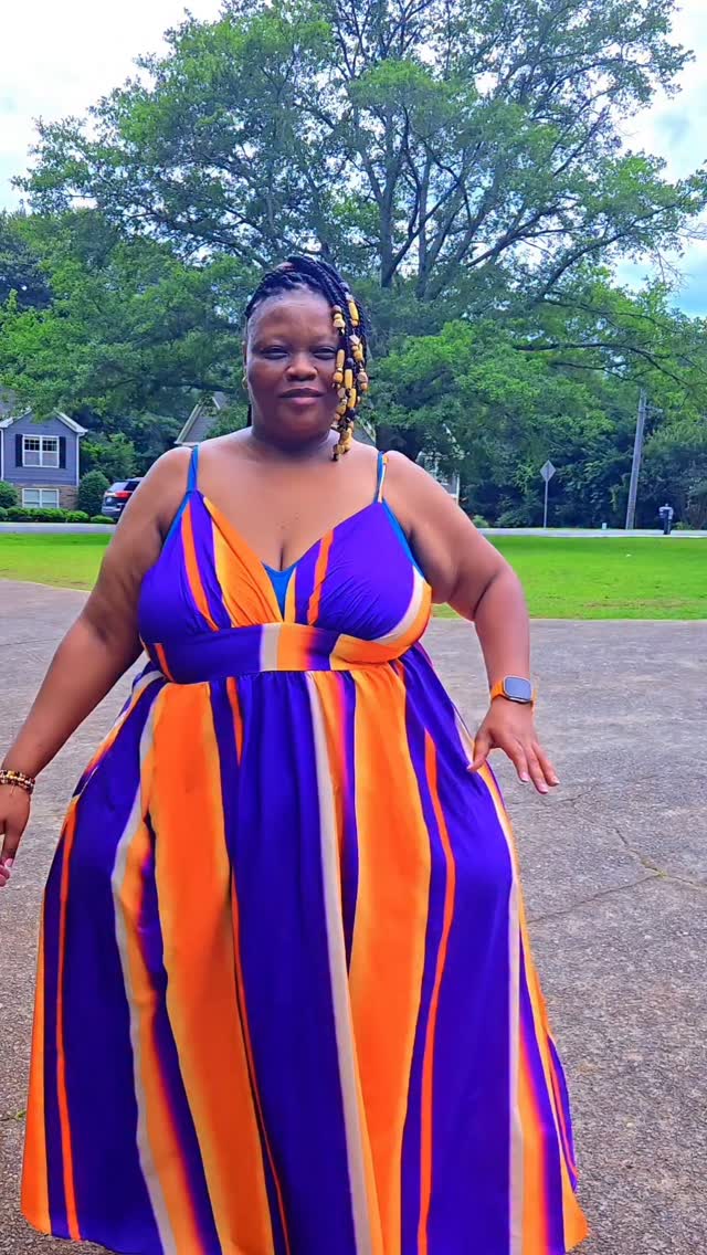 How's your day going? 💯 #queenofcurves❤ by @kelly_black_cherry