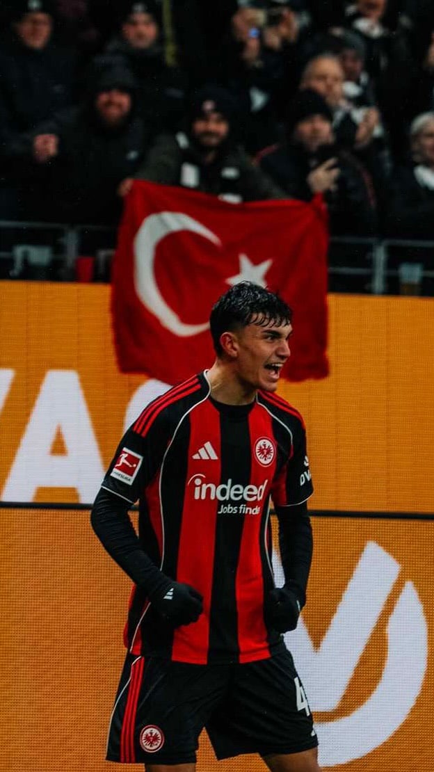 𝐖𝐨𝐫𝐥𝐝 𝐂𝐮𝐩 𝐜𝐚𝐥𝐥𝐢𝐧𝐠 🇹🇷🏆 @can.uzun10 is heading to the FIFA World Cup with @millitakimlar! Need we say more? ⚡️ by @eintrachtfrankfurt