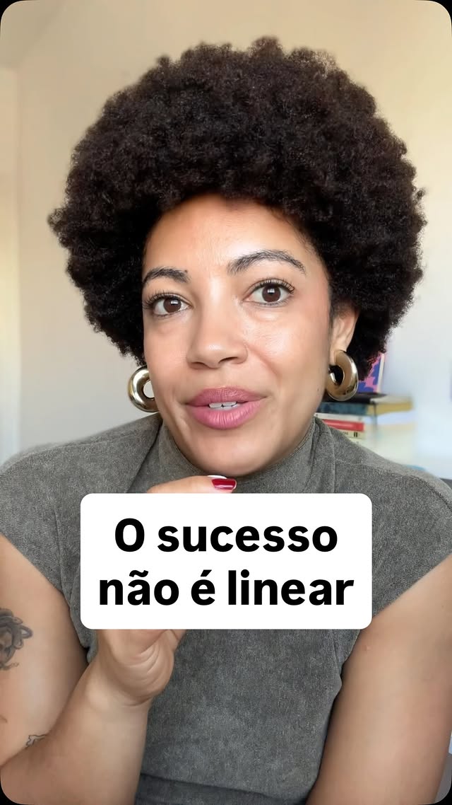 o caminho para os nossos sonhos não é uma linha reta e óbvia no meio do processo você vai duvidar, mudar de ideia, fazer ajustes…e tá tudo bem! ainda assim vale a pena, continua semeando que aos poucos os resultados começam a chegarseus sonhos precisam da sua paciência e capacidade de se adaptar 💗 by @camillaveles