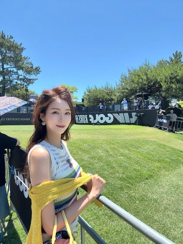 .부산에서 열린 LIV 골프 코리아❤️라운지에 앉아서 직관으로디샘보, 존 람 선수의 퍼팅을 보다니🥹너무 재밌잖아➰💕..#livgolf#livgolfkorea#한화자산운용#plusetf by @seohyunnouncer_0417