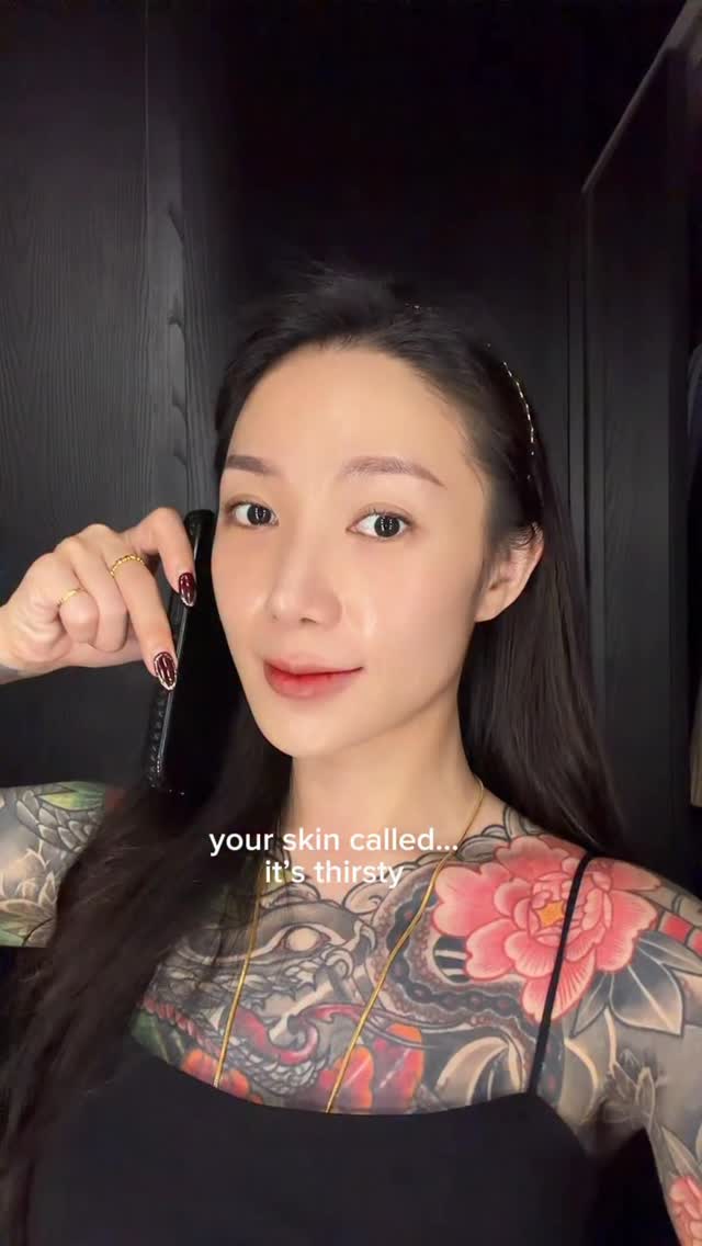 POV: your skin finally got the drink of water 💧 it was asking for 😋 @belif.official @belif_singapore The True Cream Aqua Bomb delivers that lightweight burst of hydration while the Aqua Bomb Eye Gel instantly cools and refreshes. Together?The ultimate hydration duo. 😮‍💨 👌🏻 shop here 🔗 👇🏻aqua bomb cream: https://s.shopee.sg/8fPftflXy4eye cream: https://s.shopee.sg/8fPfthK48N#belif #skincare #skincareroutine #glowyskin by @janejaneey