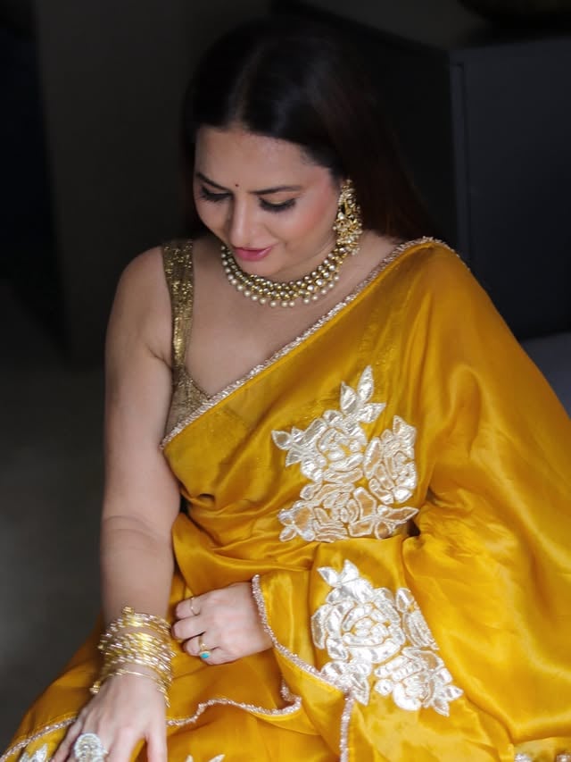 Exquisite dreamy organza yellow saree with gold lotus gota work 🌼Lightweight, elegant & absolutely perfect for a summer celebration 💛Saree @chinayabanaras organza silk saree, yellow golden gota work, sareereels, wedding season, summer, saree love, saree series , explore, fyp, Chinayabanaras, dhurandhar, ootd, #explorepage #trendingreels #saree #fyp #outfit by @fashion_enthusiast_sr