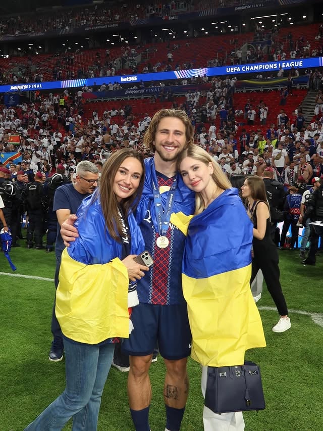 Неймовірно пишаюсь тобою @illiazabarnyi 🏆 Наш чемпіон і гордість 🇺🇦Ти цього заслуговуєш і навіть більше ❤️ Цей день і ці емоції назавжди залишиться в памʼяті 😍 by @yla__yla
