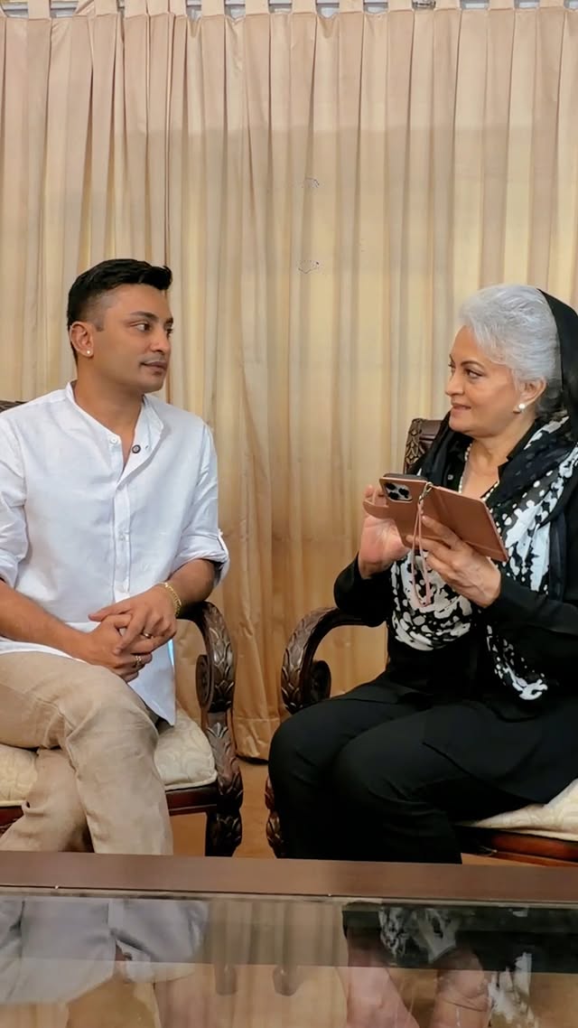 When @masarrat.misbah Aapa says “make it work,” you make it work.Babar takes on the ultimate makeup challenge with a pouch full of surprise MM Makeup products, revealed only on stage.Lahore, are you ready? by @iambabarzaheer