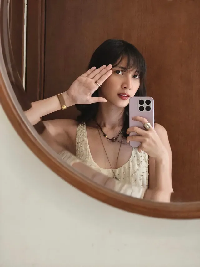 The kind of camera feature that makes you say... "Eh cakep deh fotoin lagi dong~" 🙂🙏🏼 HAHAHHAAaah obsessed bgt sama hasil 5x telephoto-nya Xiaomi 17T 🥲🥲✨#GiveMe5Xiaomi#Xiaomi17TSeries@xiaomi.indonesia by @sheiladaisha