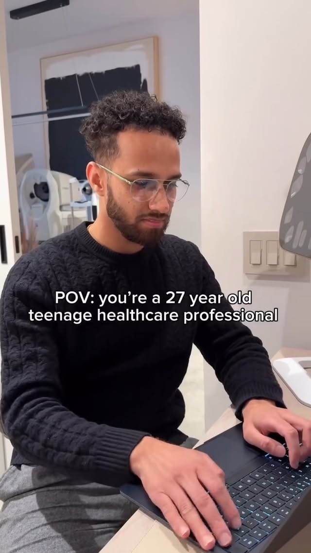 Patient is acting sus and oxygen is not giving. 😂 #Repost @lineofsightvisionDisclaimer: No copyright infringement intended⁠All rights and credits reserved to respective owner⁠DM allheartscrubs for credits/removal⁠ #medicalmemes #hospitallife #nursememes #nurseprobs #nurselife #nursejokes #nursingproblems #nursesofig #nursesofinstagram by @allheartscrubs