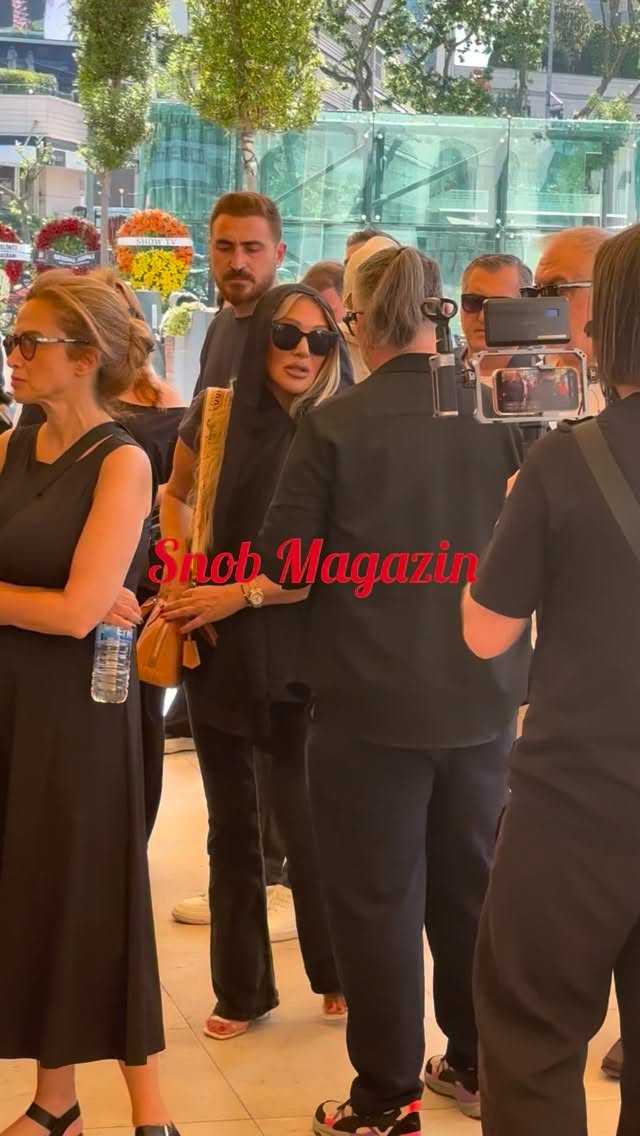 Seren Serengil, Reha Muhtar’ın cenazesine katıldı. Serengil, televizyoncunun çocuklarına baş sağlığı diledi.