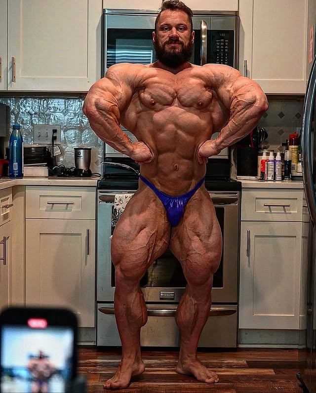 Nothing beats a freaky front lat spread ❌-DM me for all coaching inquiries and join the FREAK FACTORY @freakfactorycoaching -All sources & discounts linked in bio 🔗 Code: Elliott -#freak #freakfactory #gains #grow #pump by @elliottdermond