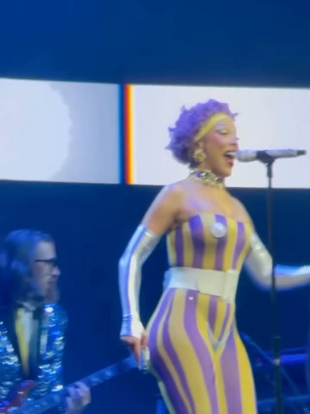 @dojacat performing at @meoarenaoficial tonight in Lisbon, Portugal 🇵🇹 #tourmavie by @dojahqs
