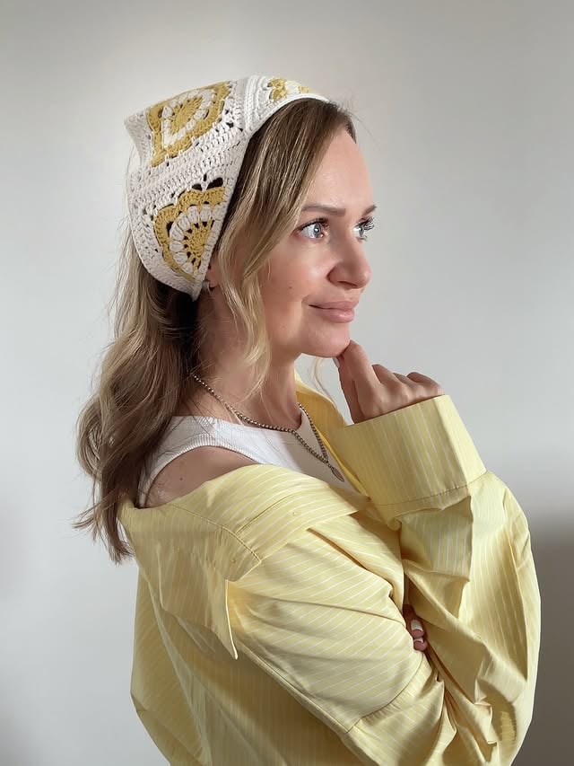 Мастер-класс #Косынка_Геометрия 🥳🥳🥳МК в формате файла pdf, который содержит схемы, подробные видео с озвучкой и текстовое описание 👌Процесс вязания очень затягивает, поверьте, на одной не остановитесь 😅Вам понадобится всего один моток летней пряжи 50гр/160-180м, либо микс цветов из оставшихся у вас моточков, крючок номер 3 и 2,5 👌В описании представлены расчеты двух размеров, сможете связать себе и детскую. Для покупки ставь «+» в комментариях под этим постом или сразу в директ ✍️ Также, в шапке профиля, есть прямая ссылка на Boosty 🔗 Стоимость первые 3 дня (3, 4 и 5 июня) 400₽🔥 (далее 550₽)В выходные проведу разыгрыш двух МК 🎁Для участия, пиши комментарий «Участвую» под этим постом и под следующим reels👇Всем удачи 🥳 by @_woolloop_