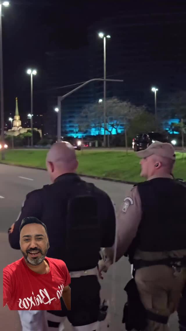 Vídeo polêmico na área! 👀🔥

E aí, qual a sua opinião sobre a atitude desse cara? Foi certo ou passou dos limites? 🤔

Comenta aí, quero saber o que vocês acharam! 👇💬🚗🔥