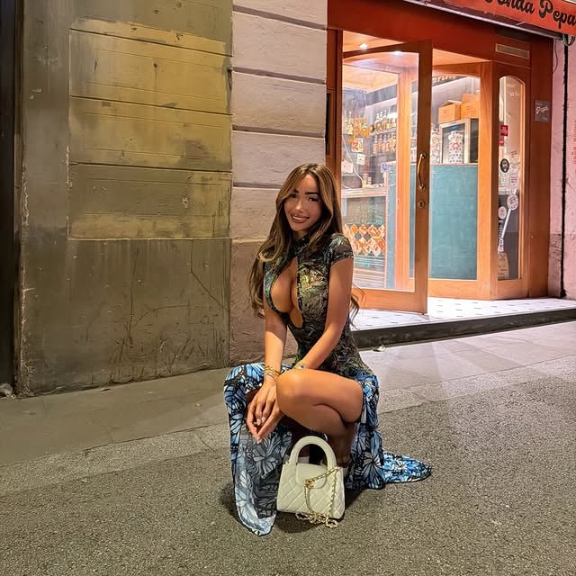 barcelona & @fashionnova 🦋 | Anzeige Lenah Lace Maxi Dress by @tatumsara