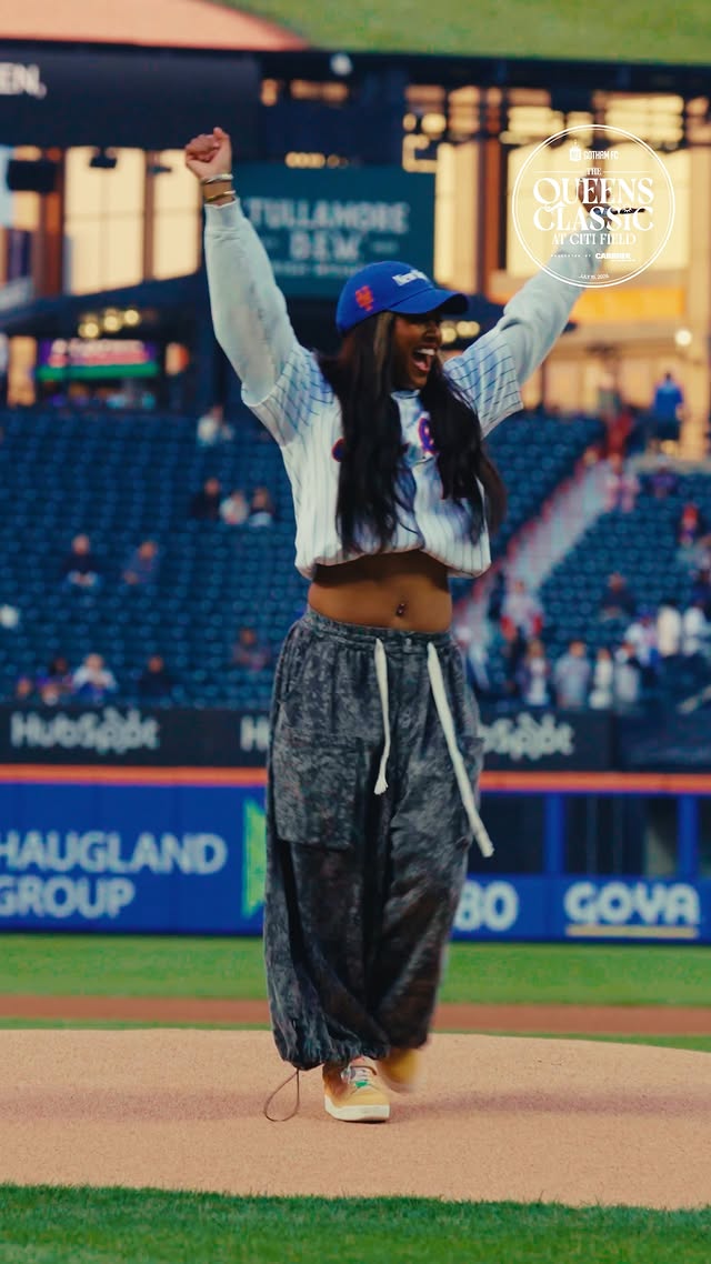 Is there anything @jaedynshaw11 can't do? ⚾⭐⭐Make history with us at The Queens Classic, presented by @carmax on July 15 at @citifield. Tickets in bio! by @gothamfc