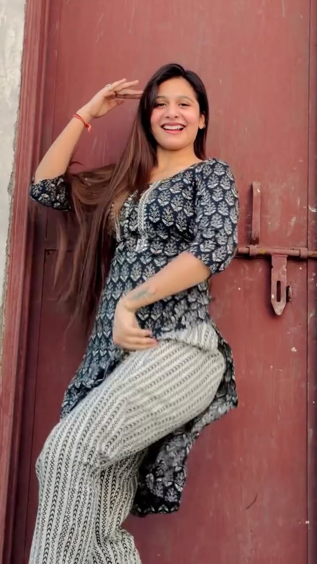 Alg hi vibe hai ❤️ by @officiallprachiityagii_1