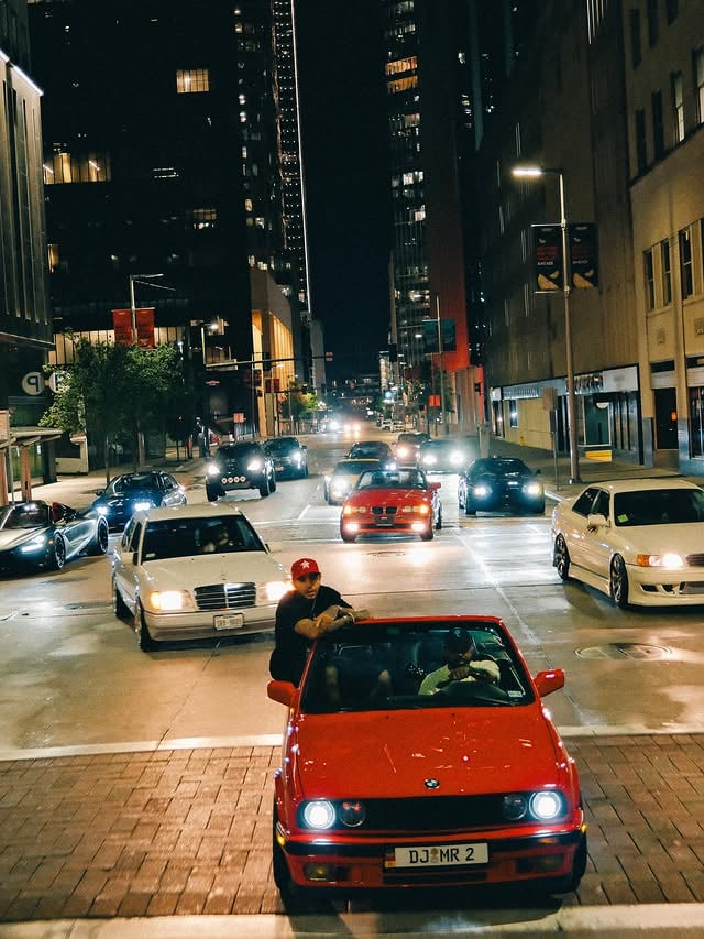 Underneath them streetlights 🚗🌙
📸 @hou.go