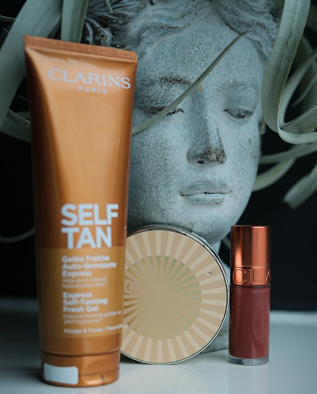 Quick summer preview ✨ @clarinsusa -more coming soon with @clarinsofficial I genuinely use this brand as part of my daily routine — their skincare and makeup are staples for me, so it always feels really natural creating with them. Just sharing a few warm-weather favorites I keep reaching for right now.Bronzing Compact for a soft, sun-kissed warmth, Self-Tanning Gel for an easy, natural-looking bronze on both face + body, and Water Lip Stain for that effortless, long-lasting tint.Lightweight, real, and perfect for summer days.#clarinsmakeup #makeuplover #summer #makeup #photography by @bloggerlifestyle90