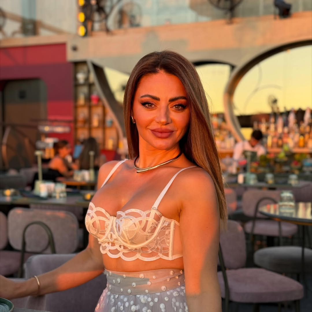 يا صباح الخيرات والخيرات بونجور🥰