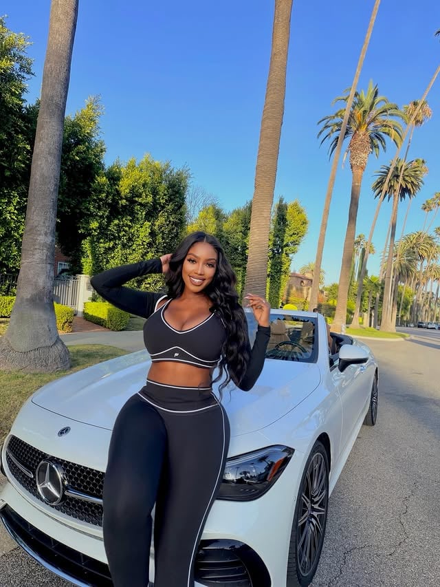 Me: “No car could ever replace my E-Class.”
CLE 450: enters chat 😆😍 🌴☀️🤍🚘
I like to think my E-Class is out there living its best life😄🔑Thx for the memories 😘
#benzgirl