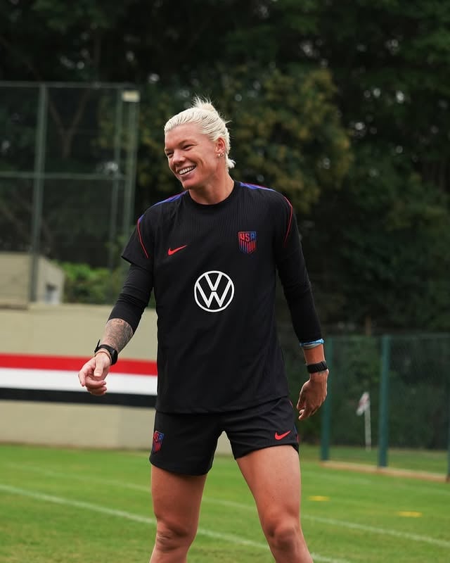 😊 by @uswnt