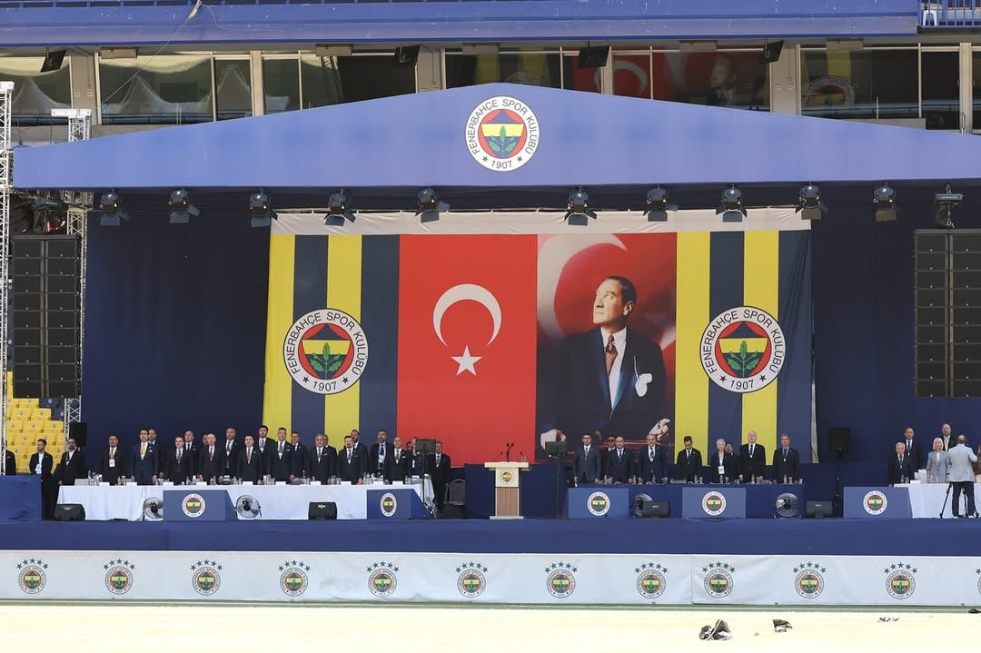 Olağanüstü Seçimli Genel Kurul Toplantımızın ilk günü, Chobani Stadyumu Fenerbahçe Şükrü Saracoğlu Spor Kompleksi’nde gerçekleştirildi.ℹ️ Toplantımızın ikinci ve son günü, yarın stadımızın yanında bulunan eski Kenan Evren Lisesi arazisindeki açık alanda yapılacak oy verme işlemiyle devam edecektir.🗳️ Oy verme işlemi saat 10.00’da başlayacak ve 17.00’de sona erecektir.