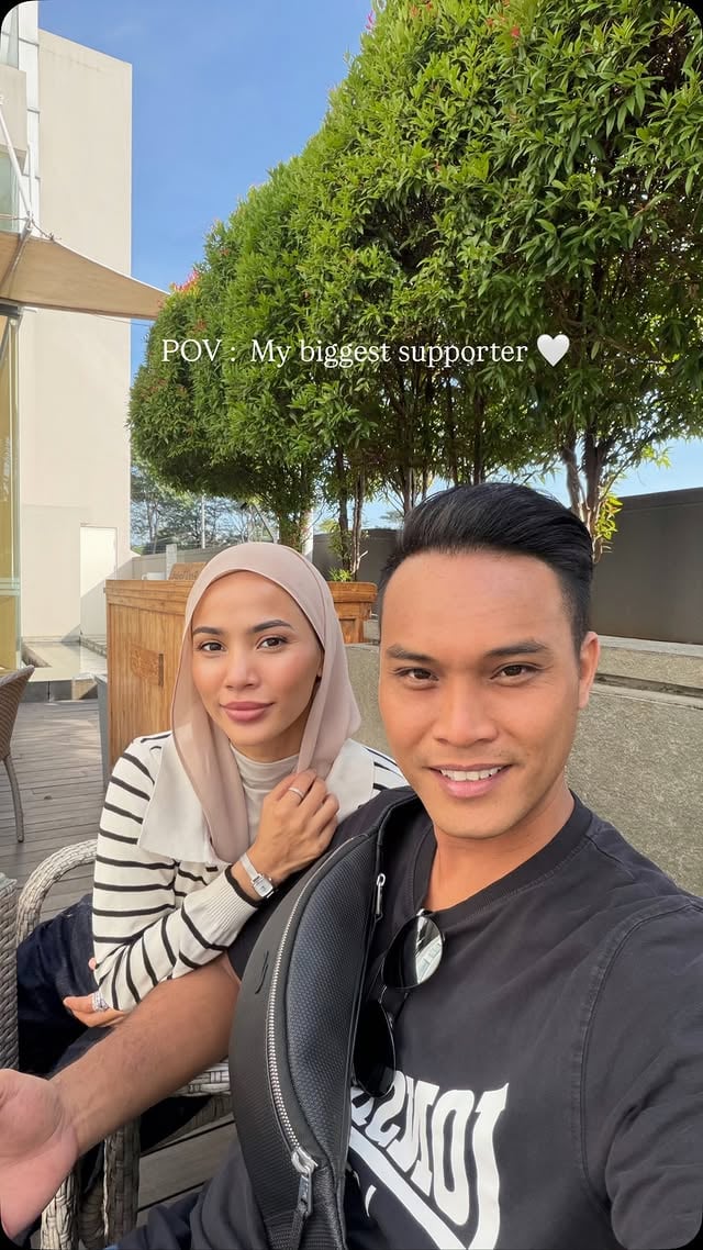 Aigooo 🚬 bad boy sangat 😆.Happy Anniversary Sayang. Alamak nak celebrate mana kita ni?😄 Anyway, thank u selalu teman saya, angkat barang (yang berat macam bawak studio tu), drive kesana kesini🥹 I tak larat dah nak drive. Tak suka 😭. Walaupun awak pun juga selalu naik darah bila drive kereta saya ni, awk teman jugak lols nanti saya belanja kopi okay? Dengan food mee tarik Chinese muslim fav awk tu bahaha okay ini bukan WhatsApp. Semoga hubungan kita berkekalan hingga syurga Inshaallah. Amin. Korg amin kan jugak ya! 😆🤝 by @azni.hadi