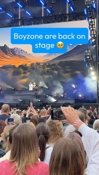 After years away, Boyzone are back on stage 🥹💙

#boyzone #boyzonetwofortheroad