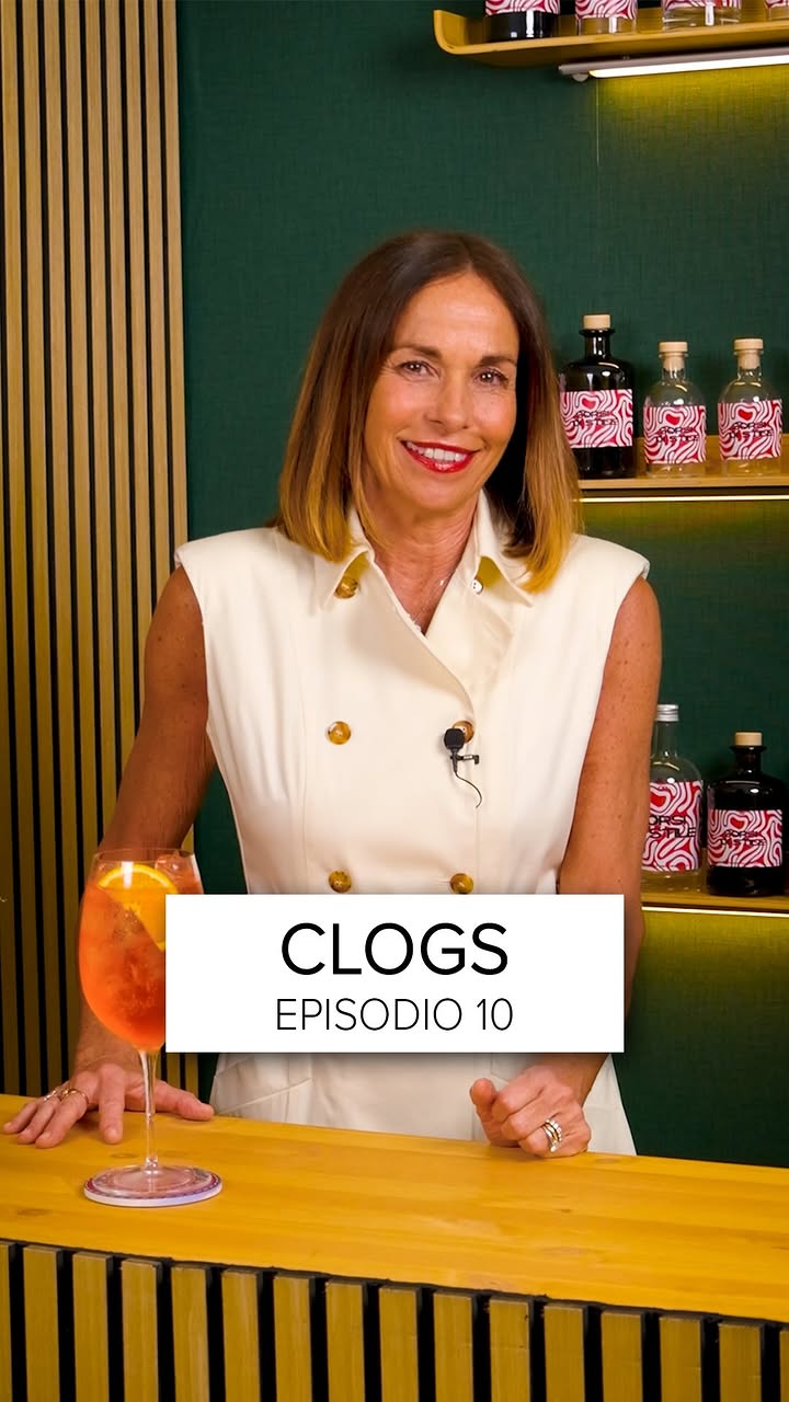 Nel nuovo episodio di #SorsiDiStile🍸vi parlo delle Clogs!

Nate come scarpe da lavoro,
diventate simbolo della cultura hippie,
oggi protagoniste delle passerelle di tutto il mondo.

Io le adoro e ne ho una collezione infinita 🤎

E voi, le indossate?

#Clogs @lozoccolaio