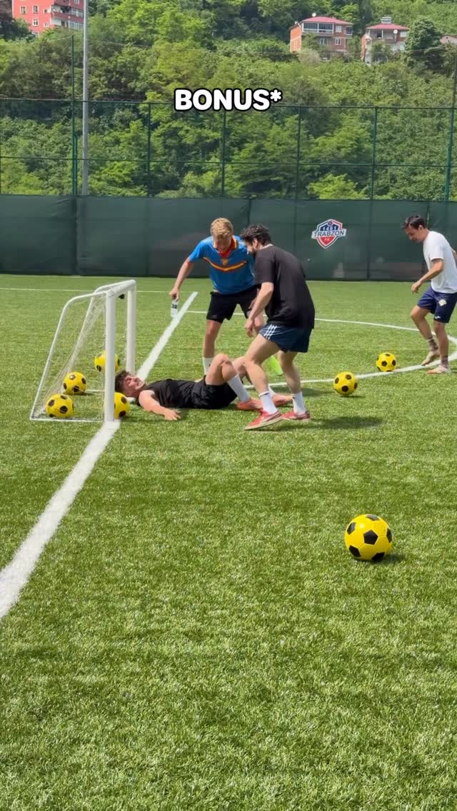 Taşacak Bu Deniz ekibi ile minyatür kalede 1v1 challenge! ⚔️⚽️😬

@kadmfutbol X @aytek_sayan X @erdemsanlii X @delimine