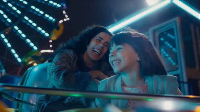 A veces las personas más pequeñas son las que nos enseñan las lecciones más grandes 🥹💖Hay miradas, abrazos y palabras que llegan justo cuando más las necesitamos. Y qué bonito es encontrar a alguien que te recuerde que nunca estás tan solo como creías.Amanda y Elisa tienen un pedacito muy especial de mi corazón ✨🎬. Si quieres conocer un poco más esta linda dupla 💕, no te pierdas #AmandoaAmanda, ¡ya en todos los cines! by @gianellaneyra_