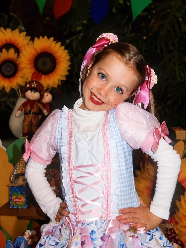 Arraiá da família 🌻  qual a sua comida favorita de festa junina? A minha é cocada e pamonha! 

ontem elas se divertiram muito por aqui e hoje tem mais! 🌽